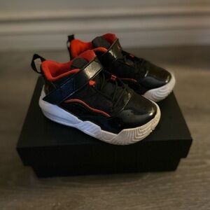 Jordan Stay Loyal (TD) Black/Chile red-white Size 8C